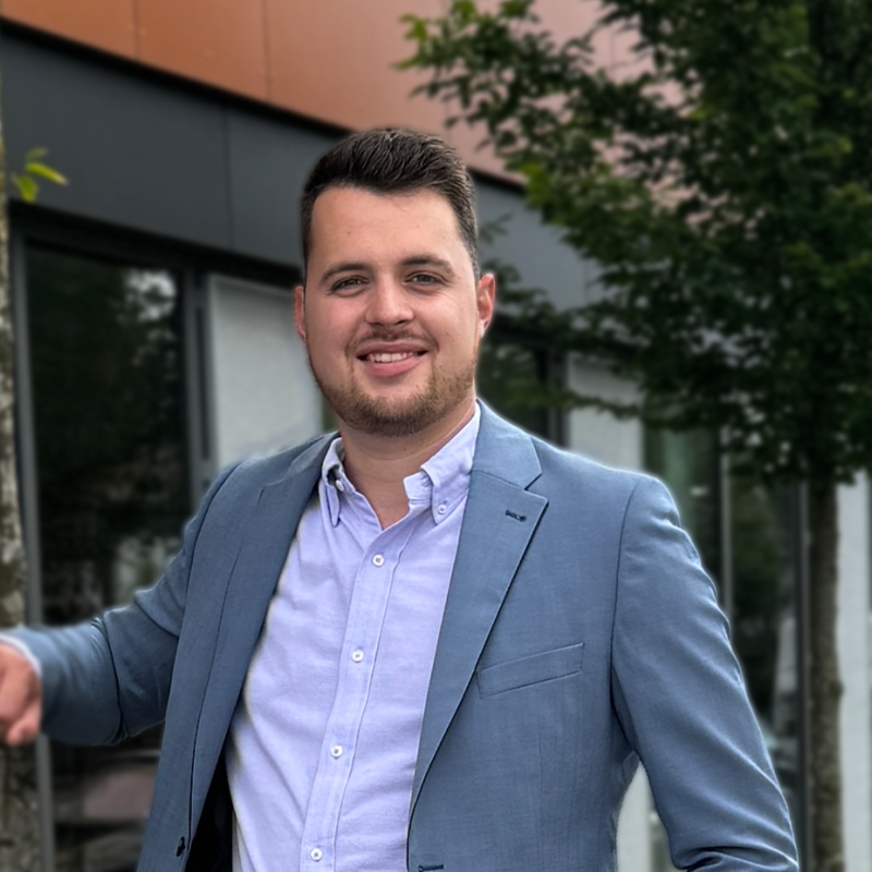 Simon als Entwickler und CEO bei SDK